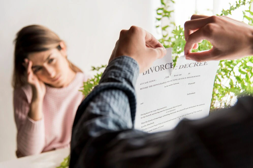 Divorce Certificate Translation: How to Do It?